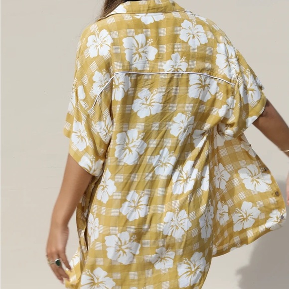 ❌SOLD❌ 🎉BNWOT 💛#BENOA HOLO HOLO ALOHA SHIRT DRESS in HONEY PALAKA💛# - Picture 2 of 12